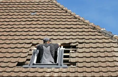 Pose de velux - Château-l'Abbaye